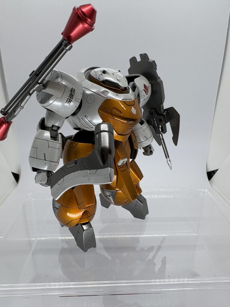 いつもはつや消しで仕上げるのですが、今回はキャンディ塗装の練習も兼ねて全部メタリック系で塗装しました