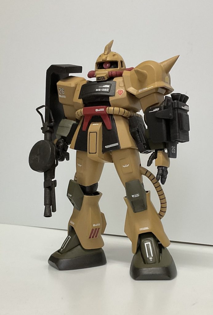 改修箇所②腕部：市販のハンドパーツ使用シールド：裏面をパテ埋め膝関節：ポリキャップ化