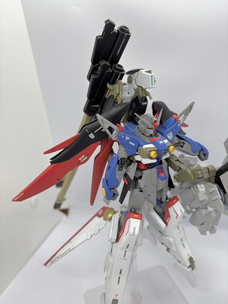 今回赤はガイアノーツのプレミアムレッドを使ってみました。発色がとてもいいですねこの塗料!