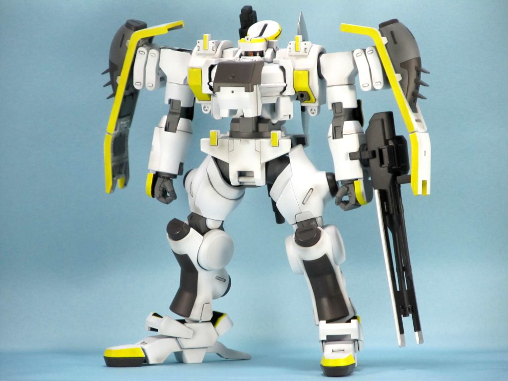 正面モノアイはH・アイズ化　モノアイレールのディティールがありましたが個人的好みで削り落としました太ももは面倒く…パネルラインに見えていいかなと思ったのであえて合わせ目を消していません　段落ちより自然な感じでいいんじゃないかなと