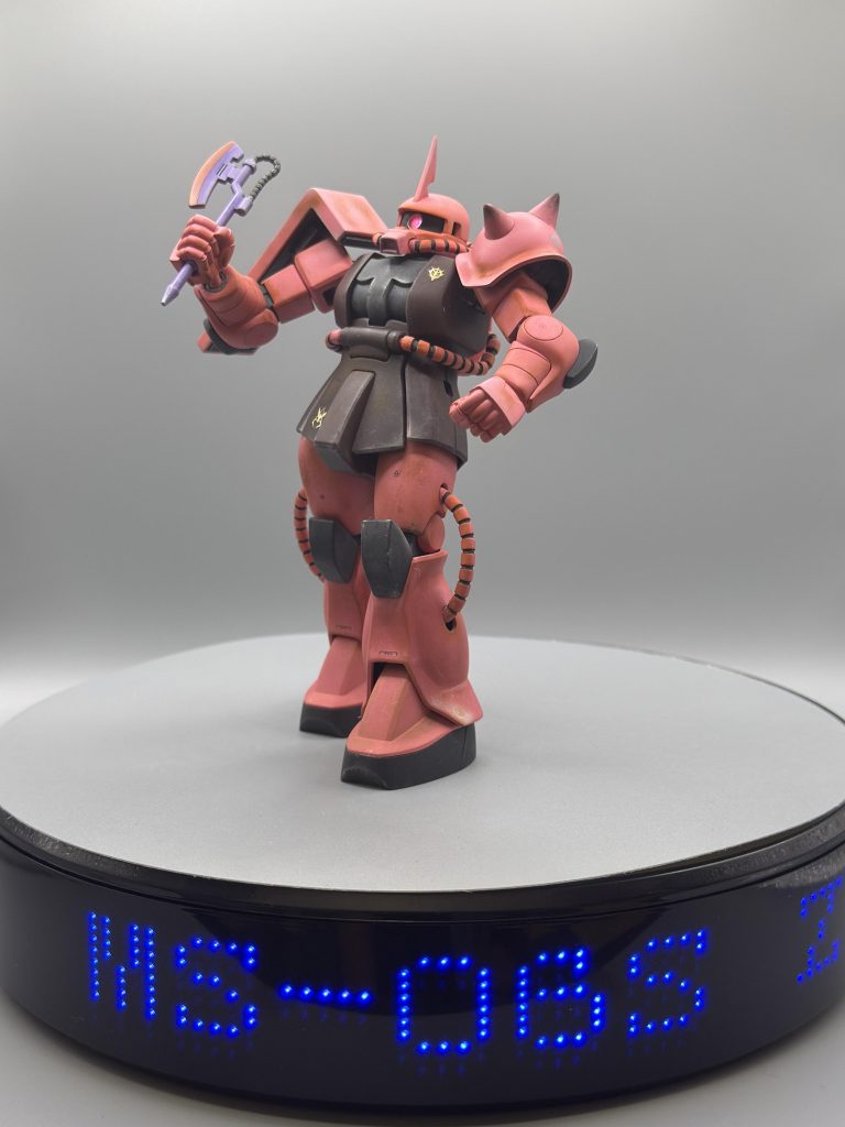 この子は両足付け根が骨折しました。ついでに左のスカートも折れて工事しました。トップコートの際、エアブラシで初めて水も吹きました💦色々経験させていただきました😅