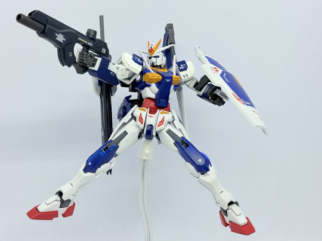 ビームライフル「ドゥブシェフ」。クーフーリンの持つ第二の槍の名前から。ザウォートヘヴィのライフル。ナックルガードが付いて、上側は真っ直ぐで、下側は手首に向かって斜めに伸びていくようなシルエットのライフルが好き！流線型なのに無骨な感じがピッタリで採用。