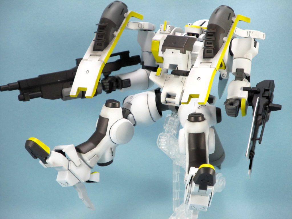 キットのままではシールドを横方向にしか展開できないので、ジョイントを弄って正面に向けられるようにしてあります