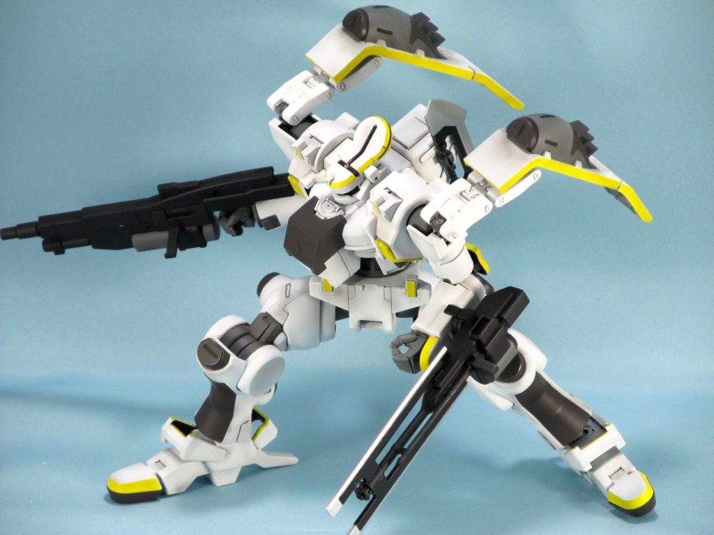 シールドは後ろに向けることも可頭頂部のモノアイはH・アイズを重力でのせてるだけなので可動も消灯も自由自在