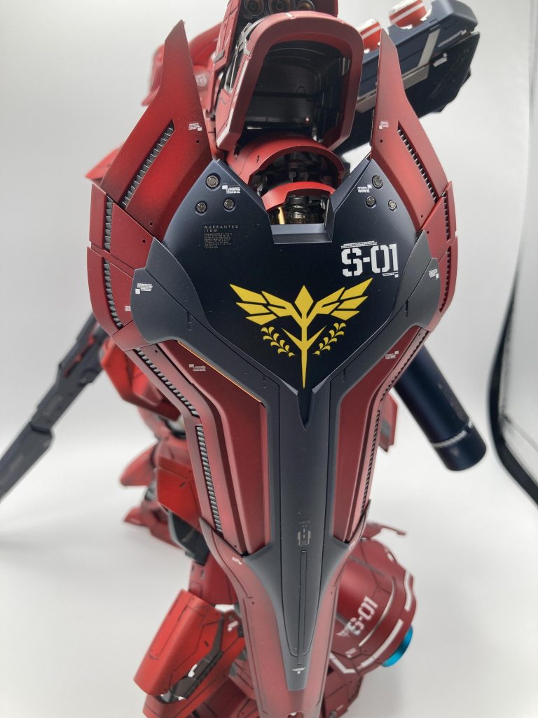 シールドの塗り分けと外装の黒パーツ、ロングライフルにはヘキサブラックを使用しました。プリズムブルーブラックともなじみが良くて、使いやすかったです！