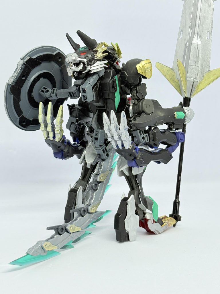 前後。ルプスレクス(狼王)をベースにして天狼星(セイリオス)と名付けた機体。バルバトスと端白星というオルフェンズ関連の主人公機体のうち2種のダブルミーニングでもある。