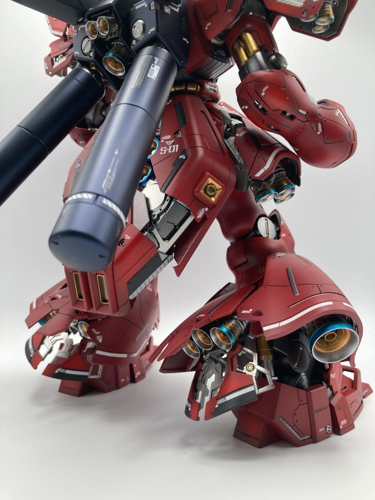 フレームは、スターブライトシルバー、スターブライトアイアン、スターブライトジュラルミン、パールカッパーで塗り分けしました。バーニアは焼け塗装をやってみたくて、クリアブルーとクリアオレンジでグラデーションに挑戦してみました。