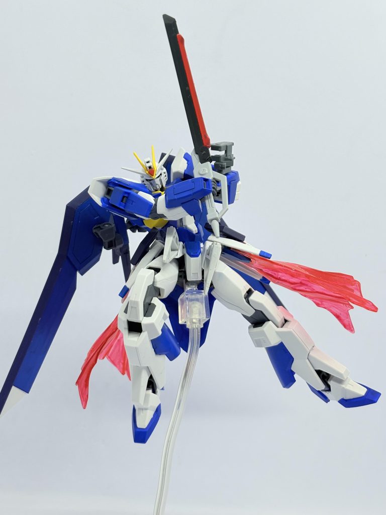 大型ビーム対艦刀「カルンウェナン」。一撃の威力を高める場合に主武装となる。元々大型剣を持つ事に抵抗のあるミモザだが、ある程度耐久力のある相手への決定打として採用している。