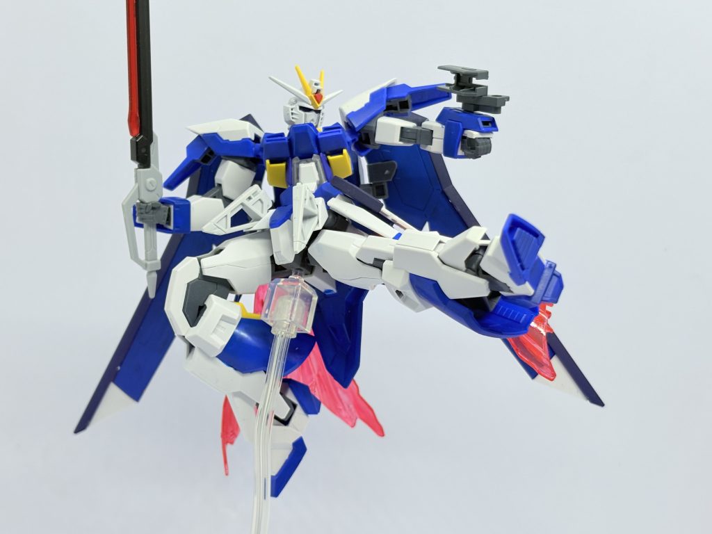 近接に特化したため蹴り技も多く戦闘スタイルに組み込まれている。