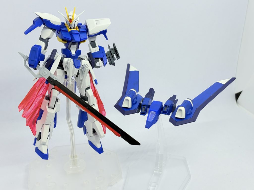 本体が飛行能力を失う代わりにコアファイターと分離し連携攻撃をする事も可能。但しコアファイター自体に攻撃武装はほぼないため自身の攻撃を確実に与える為のハッタリとして使う。