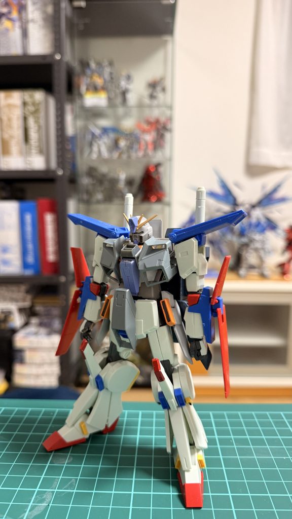 ストームブリンガーのパーツを切り貼りして外装作り