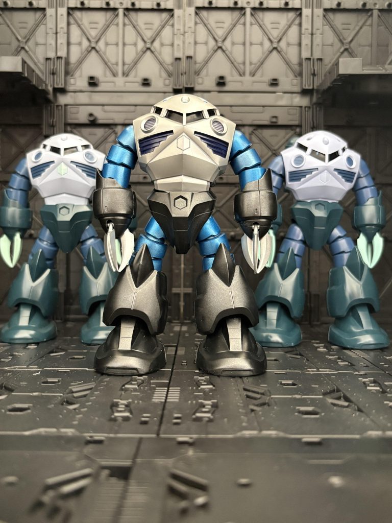 次にズゴック。同じくユーコーンで続き、ゴッグで開かれた侵攻ルートから内部に侵入。機動力を活かして防衛部隊の破壊と撹乱。