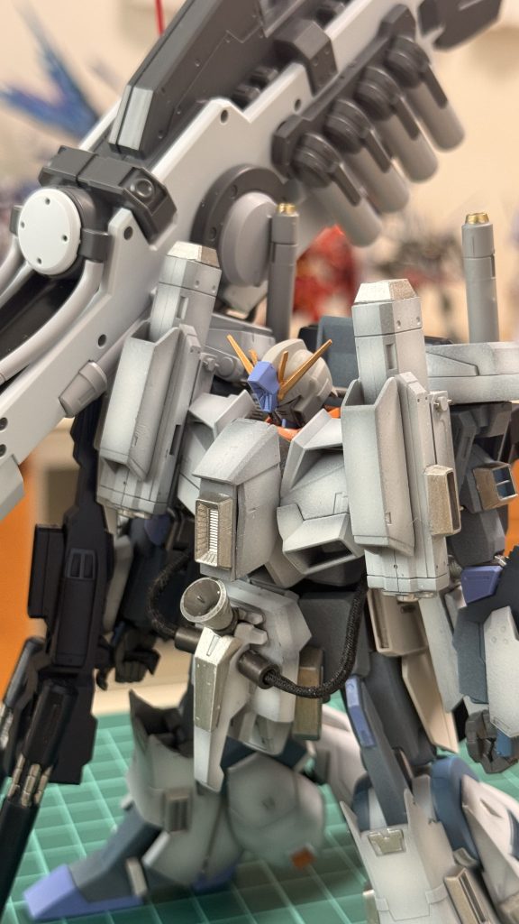 ミキシングパーツ※パーツそのまま使っていたり切って貼ってしています。肩部：境界戦記＋ゼータ＋ビルドパーツ胸部：ストームブリンガー＋ビルドパーツ腰部：ゼータ＋境界戦記＋ビルドパーツ