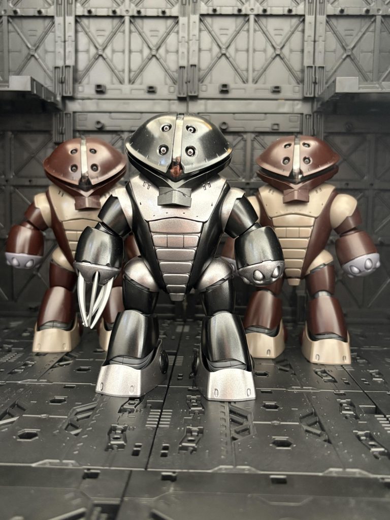 アッガイはジャブロー内部に侵入し、宇宙船ドッグとMS工廠の破壊を、私と共に行う。