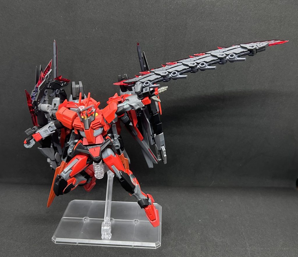 以前投稿したダブルオー・セルリオンを制作中に昔作って封印していたダークマターの事を思い出し再塗装＆改修した機体   本体カラーは全く同じで再度上から塗装したのみ コンセプトは  