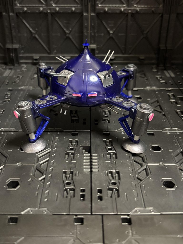 アッザムは、ガウからの空爆後、 空中移動砲台として、MS降下を援護。可能な限り、砲台、施設の破壊。