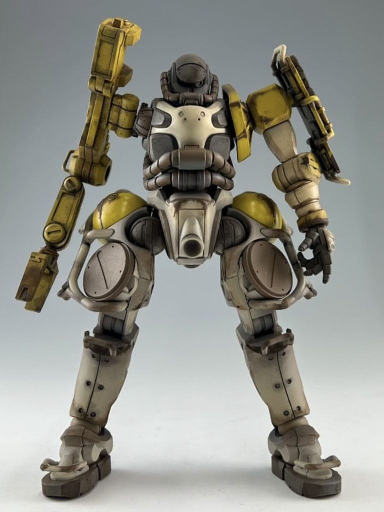 全体的なシルエットは設定画通りですが細かな配色はアレンジを加えています。