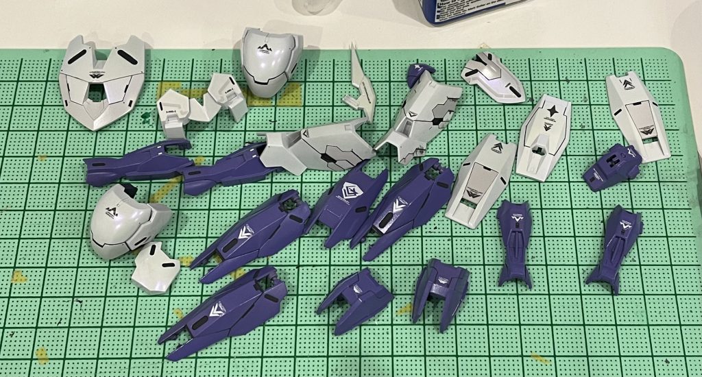 デカールは『水星の魔女』版ミカエリスの公式デカールを使用。公式デカールはありがたいですね。