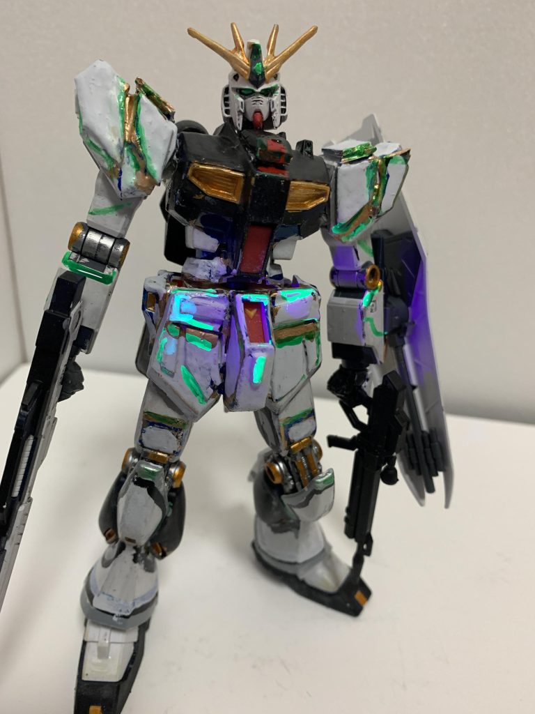 ν GUNDAM–3枚目/制作者：匿名