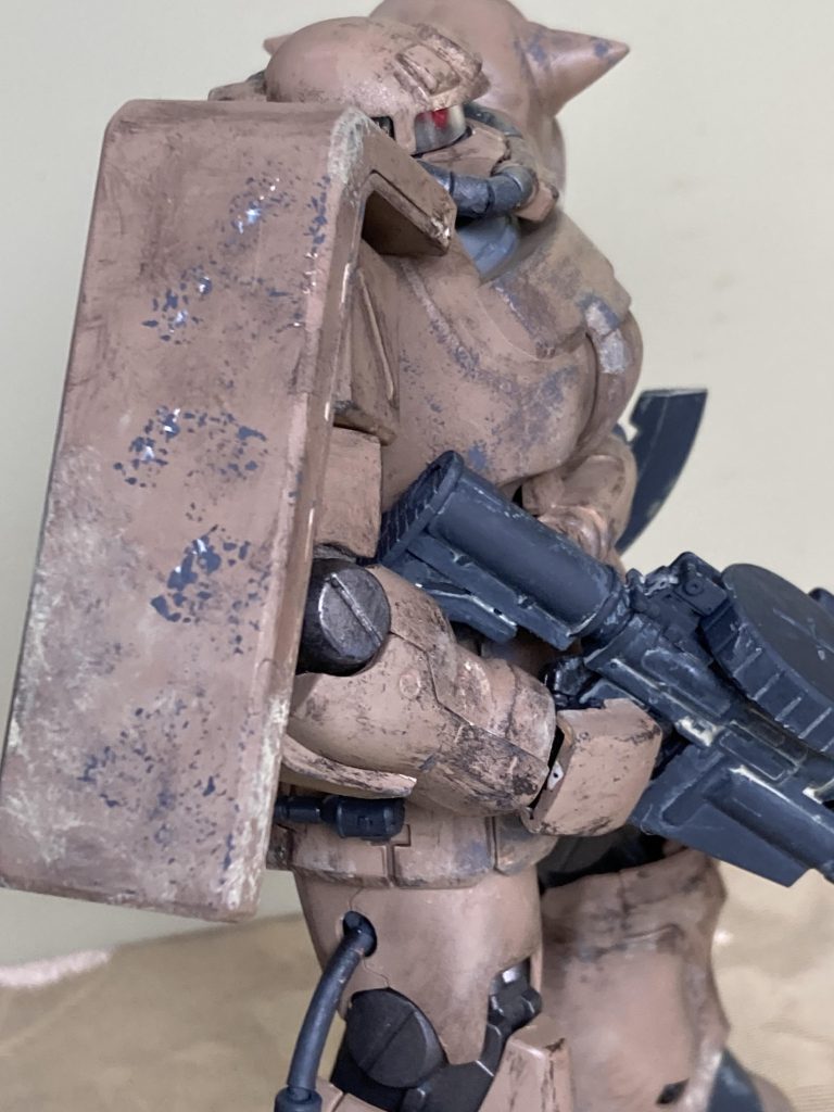 シールドは錆びや、マーキングは無くして塗装だけで表現を‥。