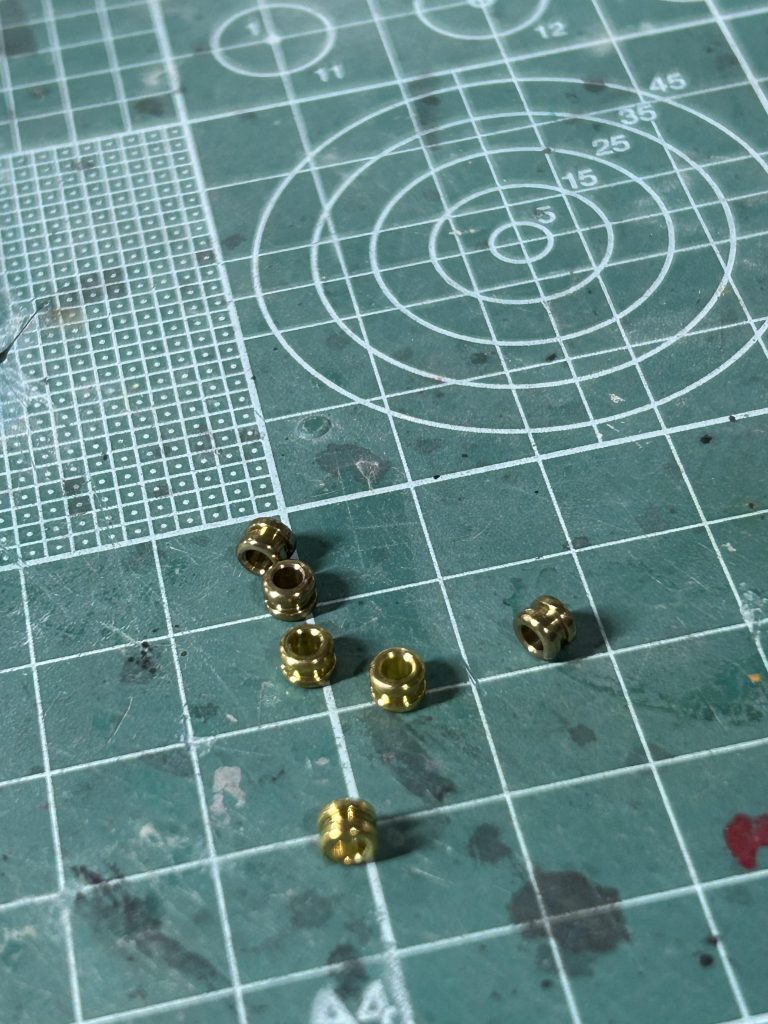 作品名：閃いた！<p>ギターの弦のあの部分なんだけど、ディテールUPパーツとして使えないかなぁなんて思いながら、そっと片付けました。</p>
