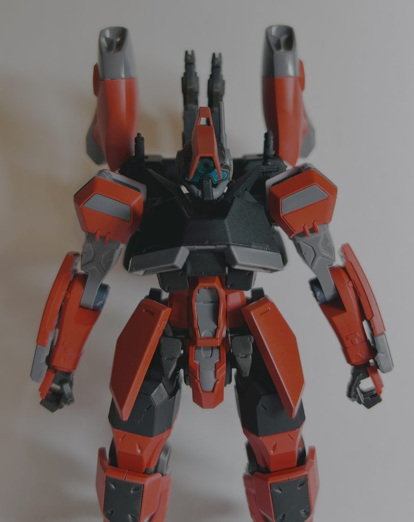 ・アップ頭部のレッド部分やバックパックの銃保持部分はプラ板から自作しています。