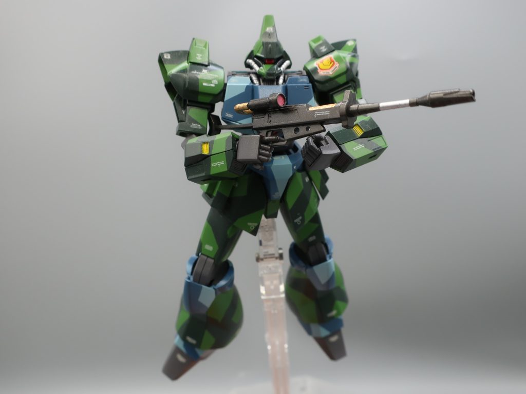 イベント当日、体育館の前で菊の苗を配るので、クラスごとに取りに行く　という事でしたが　他の用事があり、私だけ少し遅れてしまいました。　様子を見ると私のクラスの男子は配り終えて女子の行列が出来ていました。　私は女子の中に紛れて入って行列に並びました。