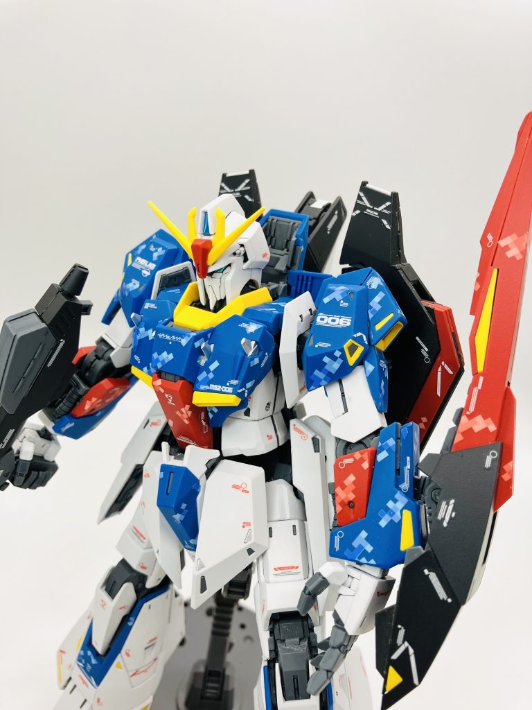 作ってる最中はピクセル迷彩の角度が微妙にズレてたり気になりましたが、出来上がったら気にならないのは本人だけです←ガンプラの良いところ🙆