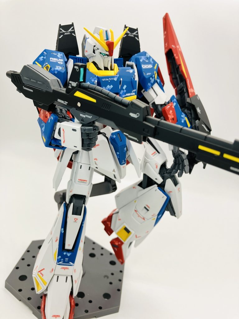 黄色のデザインまでキットで再現するという拘りは凄いですね😌ただシールド裏はその黄色が見えちゃうのでマーカーで塗装しました🤗