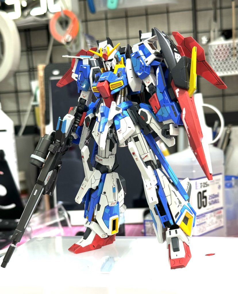 デカール貼り付け、ピンポイント塗装前パシャリ