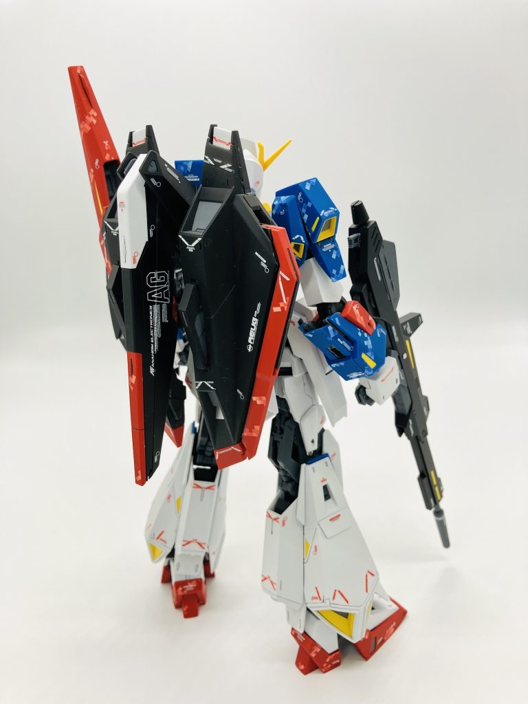 ちょっと尾翼を立てるとバックショットにあふれるモーターヘッド感、、は、自分だけですかね🥳バーニアの類はメッキシルバーで、ほとんど見えませんが🫡