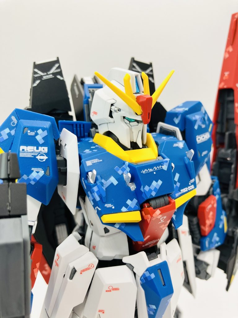 シャインシルバーで塗装済みのパーツは一部スミ入れしましたがほぼそのままです😌今までのキットにはない絶妙な青色が良かったので迷彩で装飾するのはちょっと躊躇しましたね😉