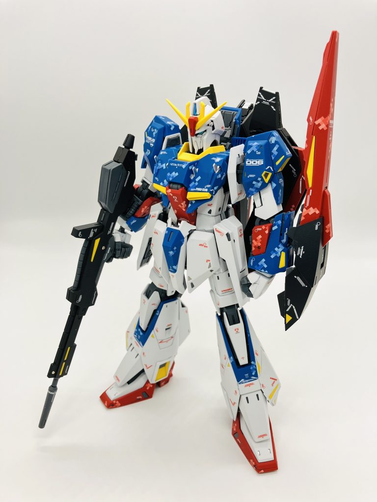 今回はメタルパーツは控えめ🥳しかし、このキット凄いですね。スミ入れがほとんどなく、でもカッコいい😄筋彫りやデカールなんて増やせばいいというわけでもないんだなって素直に思いました。それでも誰かが言ったとか言ってないとか「ガンプラは自由だ🆓」、止まらないので今回もちょい追いデカール🤤