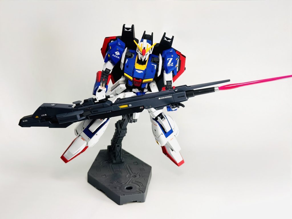 別角度から。ハイメガランチャーからサーベル出るの本当に好きです。正直取り回しはめっちゃ悪そうですがロマンがありますよね！