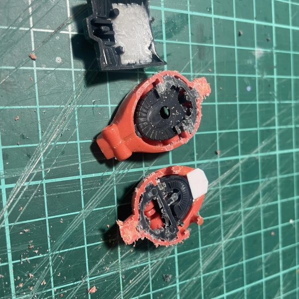 今日は頭の幅と高さを詰めました。いつもながらテキトーにしてたら、ちょうど自分好みになりました😊でも、これじゃ見えないよなー。まあカッコいいからこれはこれで良しとしよう👍（4枚目）