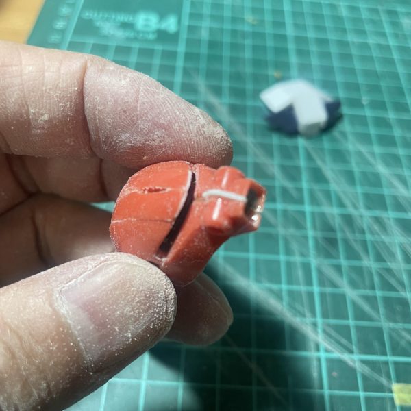 今日は頭の幅と高さを詰めました。いつもながらテキトーにしてたら、ちょうど自分好みになりました😊でも、これじゃ見えないよなー。まあカッコいいからこれはこれで良しとしよう👍（5枚目）