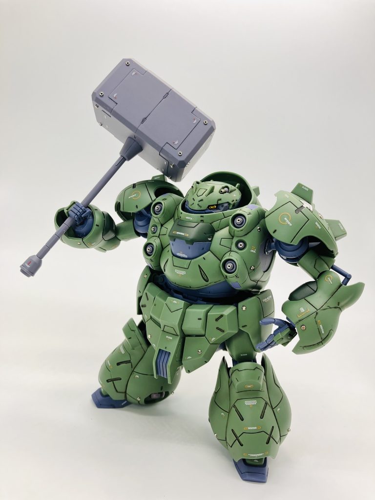 ハンマーも当初はエッチングパーツをペタペタする予定でしたがちょっとイメージが変わってしまいそうだったので中止しました。パッケージをみたら、なんか噴射口みたいなのありそうだったんですが、結果的に見た目重視でネジで蓋を😅