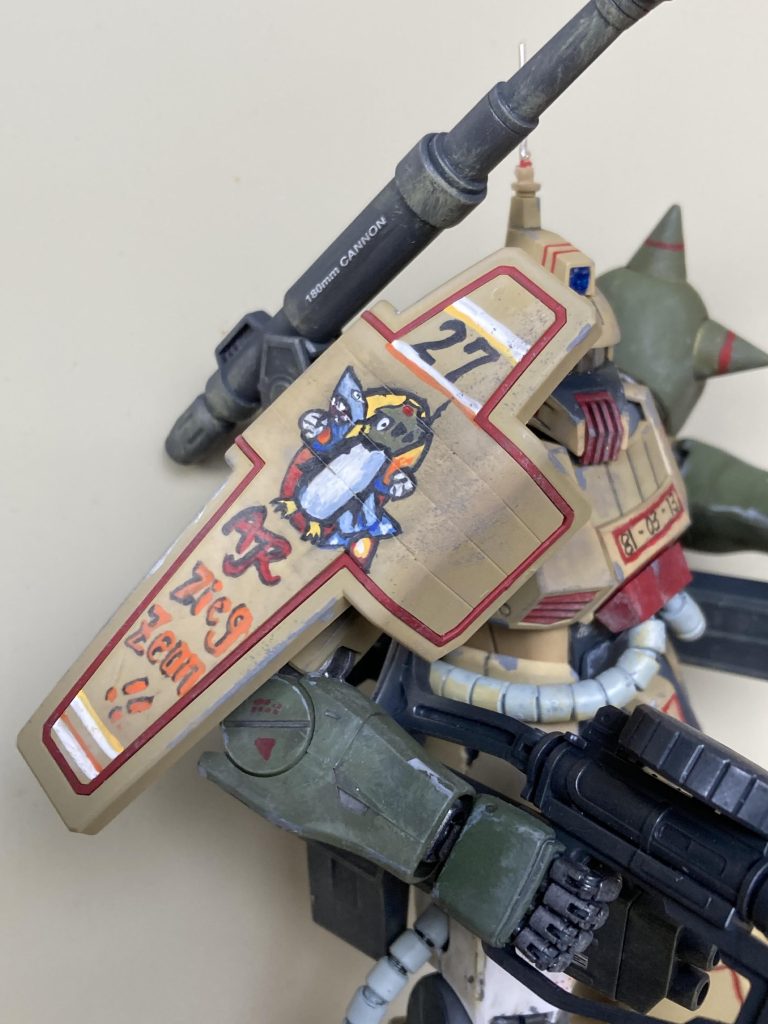 今回の目玉は👀ペンギン🐧さんパーソナルマークです！どうなる事かと思いましたが、シールドは設定とは違い、好きなように描かせて頂きました^_^思いの外、良い出来になりました！^_^ネイルアート用筆を使い🖌️まあまあいけましたかね‥。😓