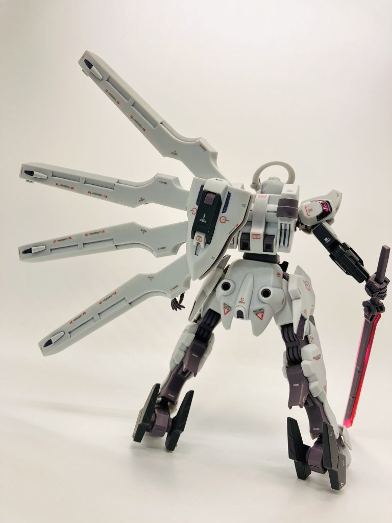 うぅ〜ん、ナイス漢の背中😘今回も目立つゲート跡のみ、パーフェクトゲートリムーバーで処理してます。アップで気づきましたが、顔の墨入れは3個あって、一番右側が消えてますね😅