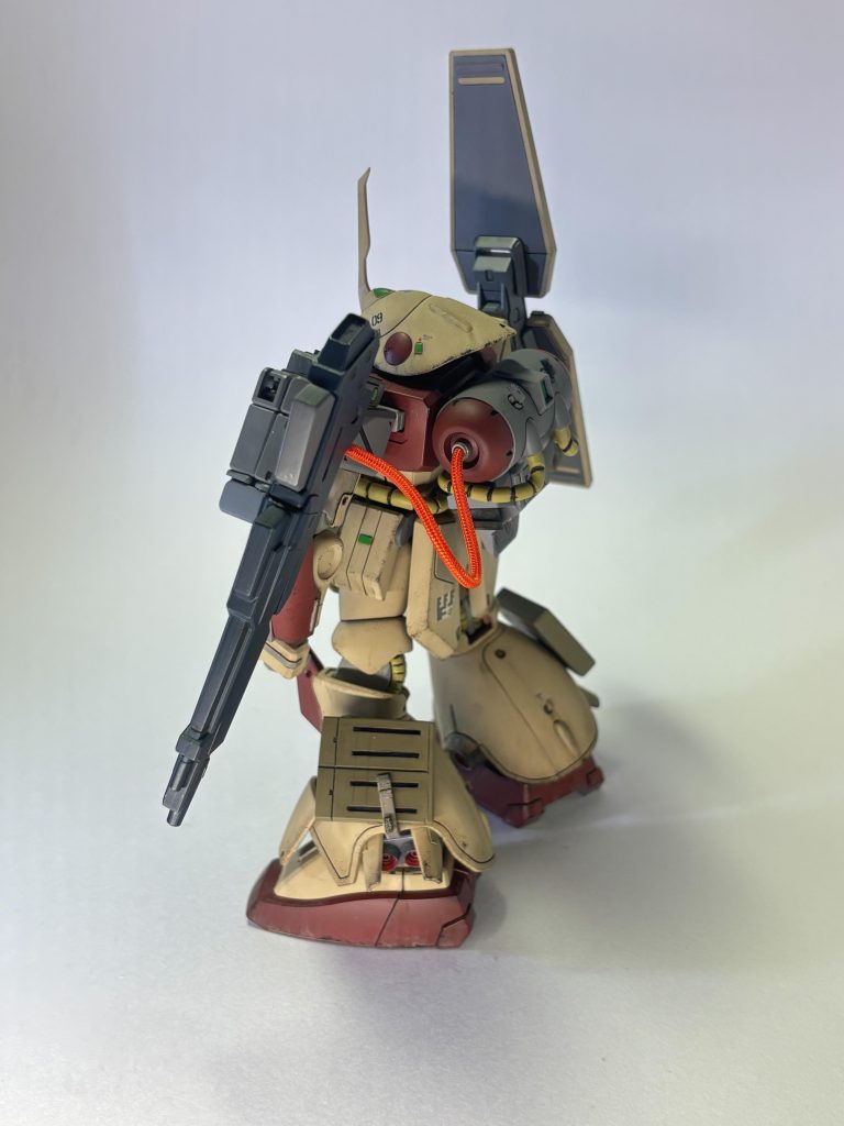 ミサイルは磁石で接続しているので取り外しが可能です。バックパックとビームキャノン基部はハイキューパーツのチューブを使っています