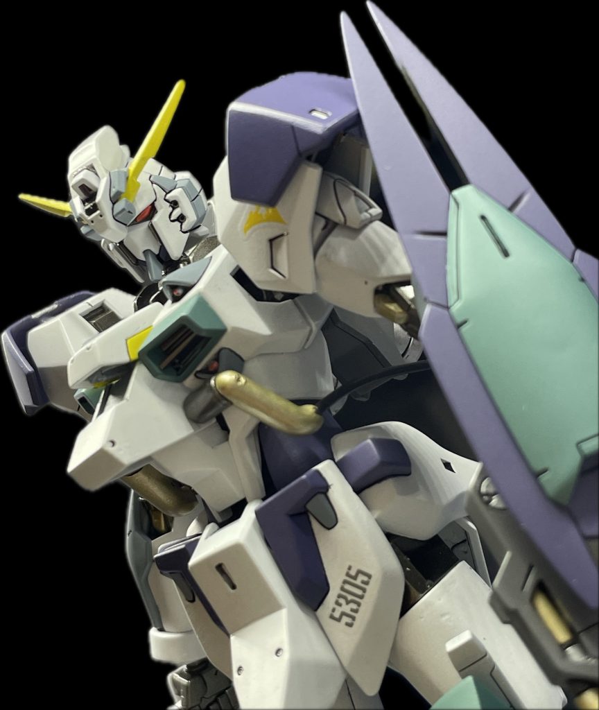 でも、なんだかんだ、バッタイモジャを眺めてると幸せな気持ちになれるので自分的には最高のガンプラです。ありがとうございました。