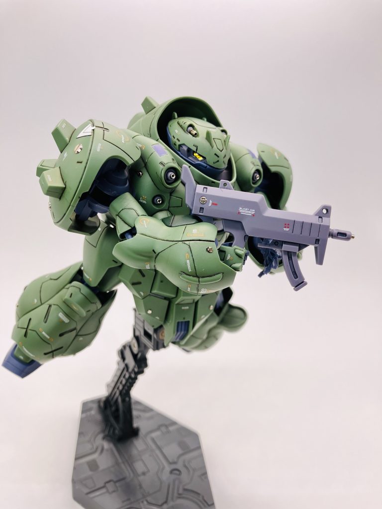 コレで宇宙仕様なんですよね、サイコーかよ😵‍💫モノアイはいつも通り、シールにレジン液塗布、ヌメっとした🐸カエル感出てイイですね🥳