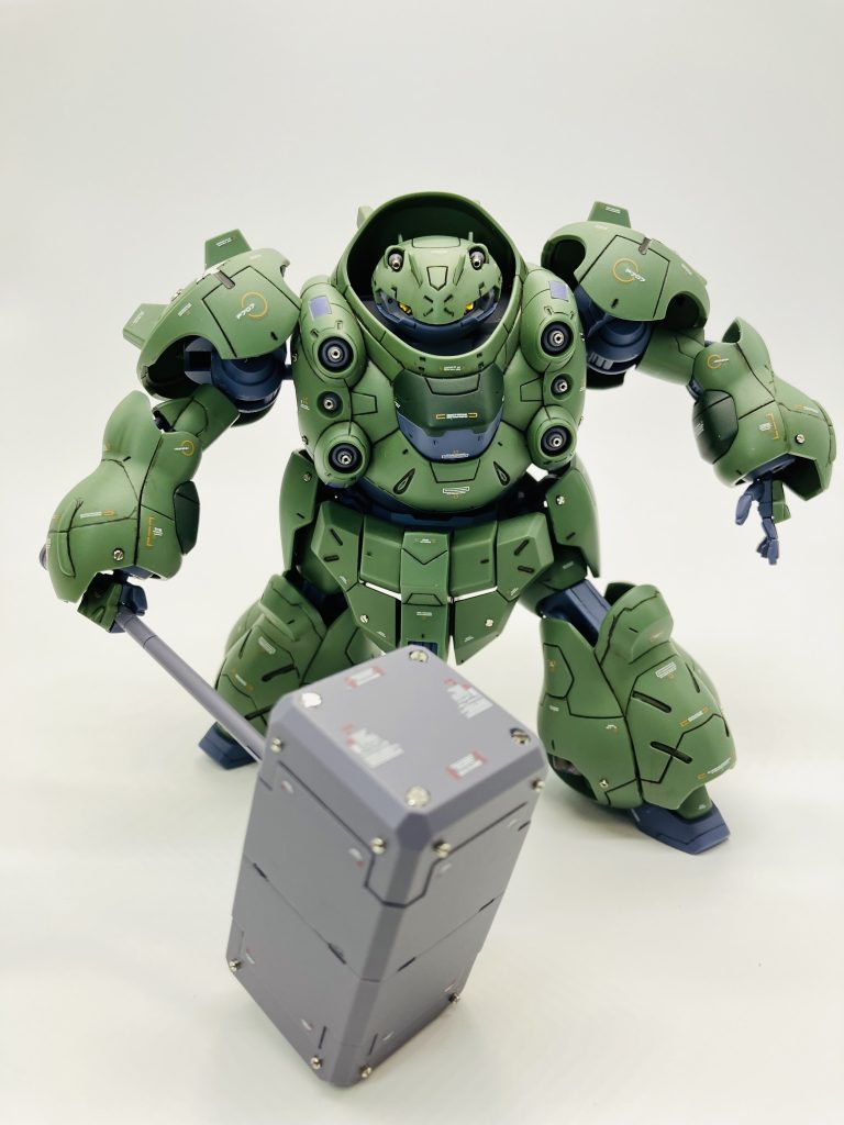 トップコートを吹き過ぎたために、スミ入れがにじみました😭暗めの本体色でまだ良かったのですが、白基調なら2日は寝込んでましたね😪