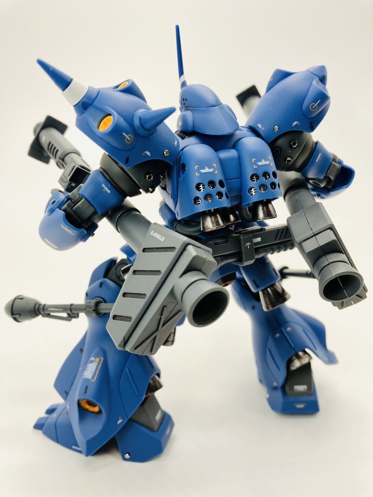 バーニアはヘビーガンメタリック、モノアイはメタリックシールにレジン液塗布、定番ですね😁