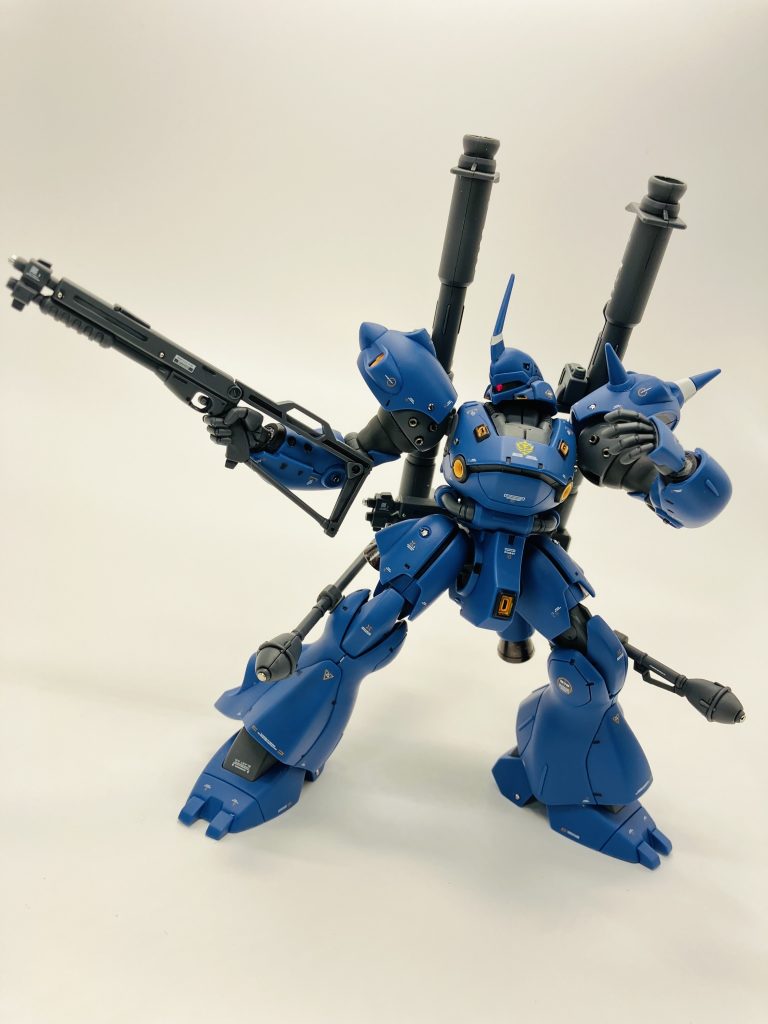 ショットガンが2丁、ジャイアントバズーカ2丁、シュツルムファウスト2丁、ビームサーベル2丁、そしてチェーンマインとワンマンアーミーの重武装がこのサイズでも再現されてるのはホントに凄いですね💮