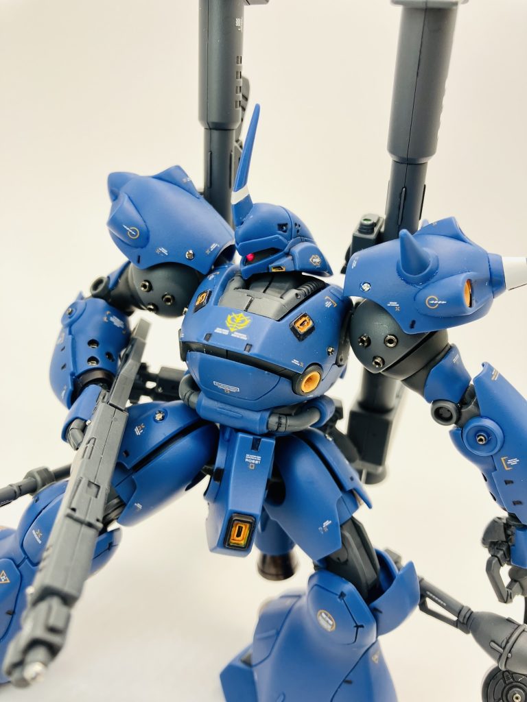 メタルパーツとデカールペタペタはいつものこと、腕部の加工は目立ちませんねー😌バックパックはともかく、腕部に何があるか知りませんが🥳 雰囲気重視で🫣