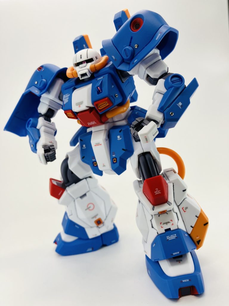 脚部、下半身はメタルパーツがない分、デカール多め、もったいない病からここぞとばかりにあまり使わない大きめデザインをペッタペタ🤪、、流石にやり過ぎた気もしますね😅