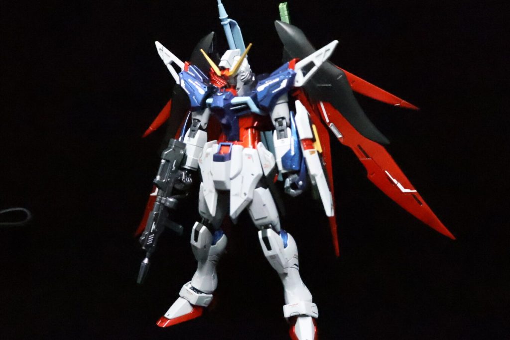 リアスカートを稼働化、胴と足を延長したことによりかっこいい立ち姿になりました。