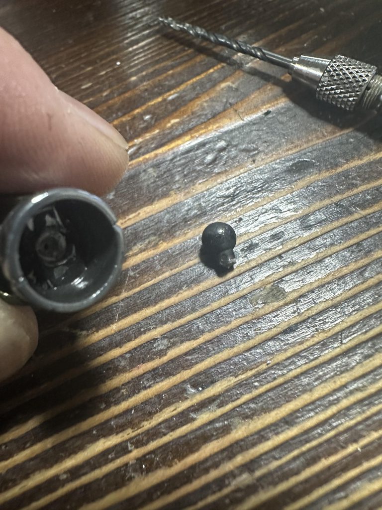 再塗装なんで、バラす時折れた、折れた🤣股関節も折れた。数年前やったら絶望してたな、、