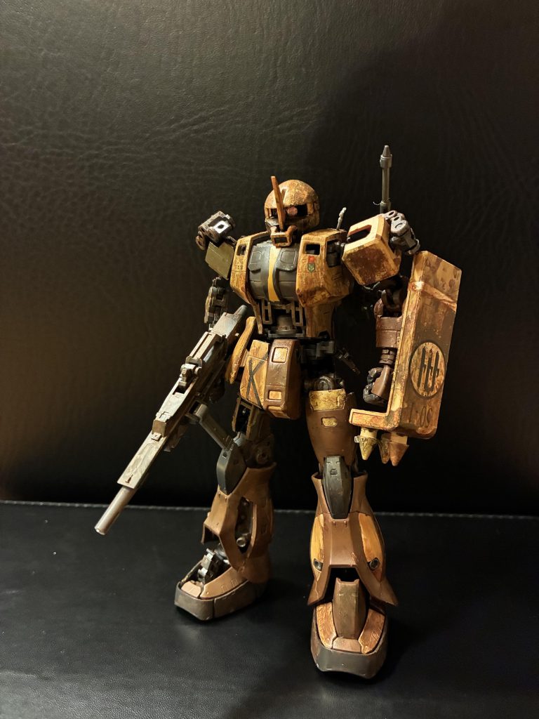 グリプス戦役後の設定なのでビームライフルはガンダムMKⅡのものです。